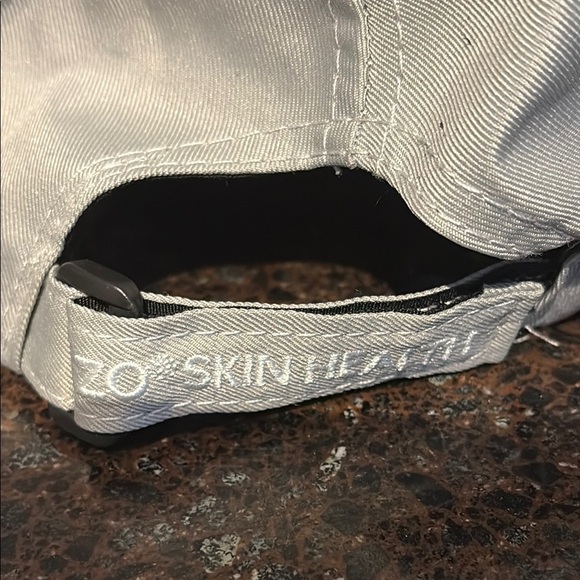 ZO Skin Health Sliver Cap *LIMITED EDITION*AUTH* unisex - Picture 4 of 6